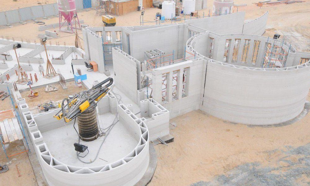 New tech gadgets gizmos hi tech This building in Dubai is the largest 3D-printed structure in the world– and it took just 3 employees and a printer to build it
